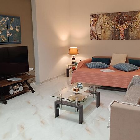 Ebony And Ivory Suites Drosia  Exterior foto