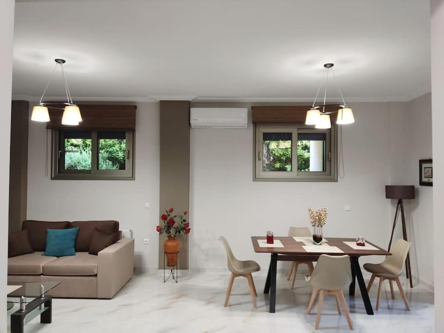 Ebony And Ivory Suites Drosia  Exterior foto