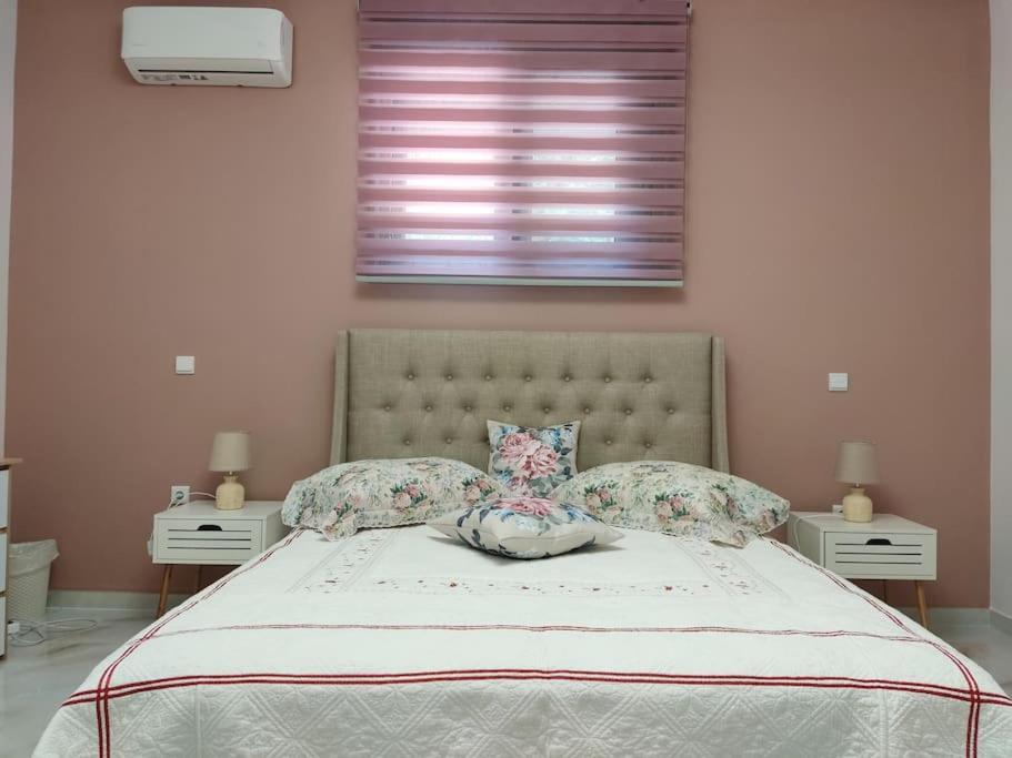 Ebony And Ivory Suites Drosia  Exterior foto